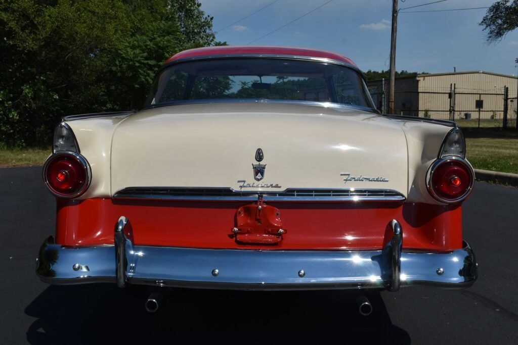 1955 FORD FAIRLANE Victoria