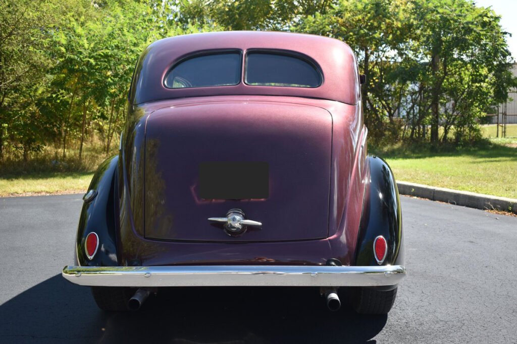 1938 FORD SEDAN
