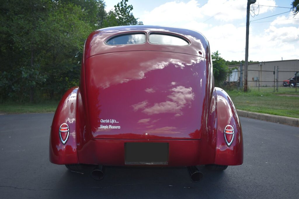1940 FORD SEDAN