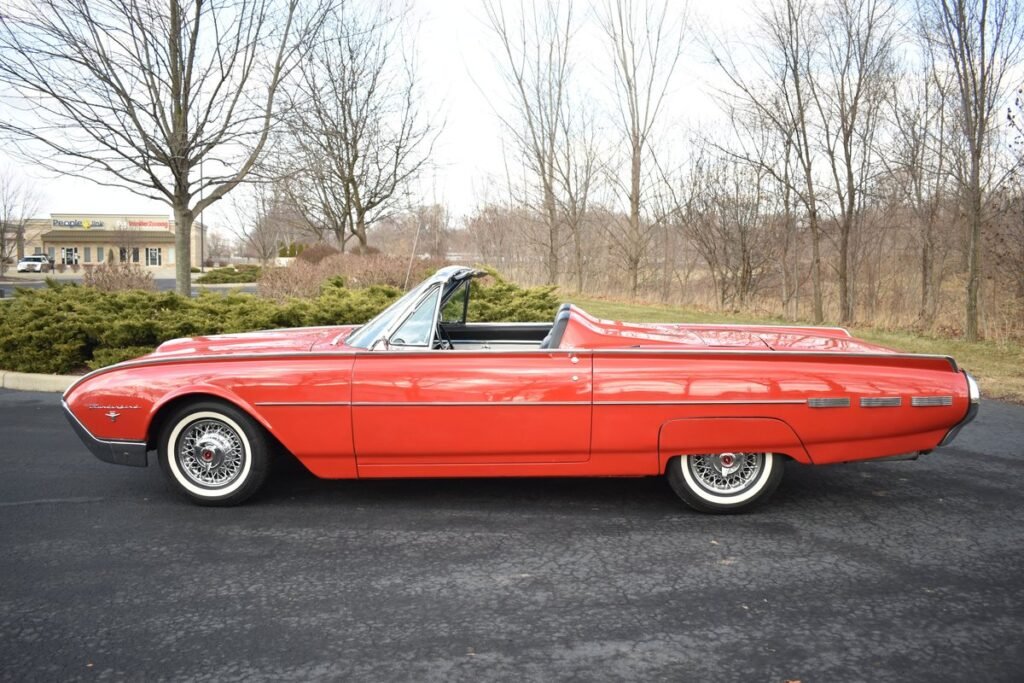 1962 FORD THUNDERBIRD