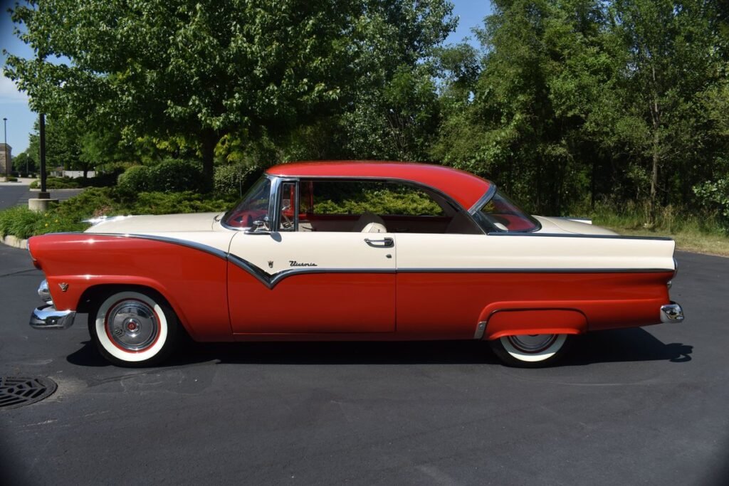 1955 FORD FAIRLANE Victoria