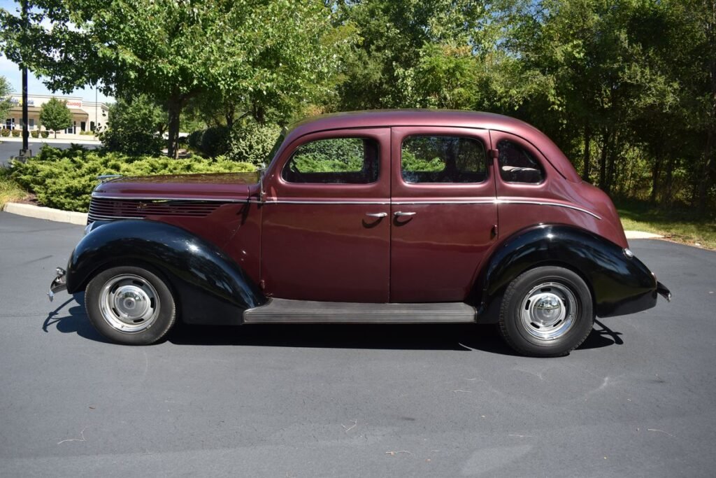 1938 FORD SEDAN