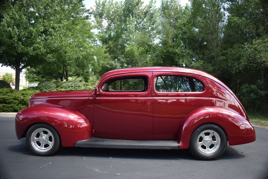 1940 FORD SEDAN
