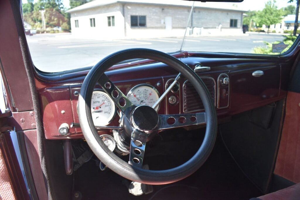 1938 FORD SEDAN
