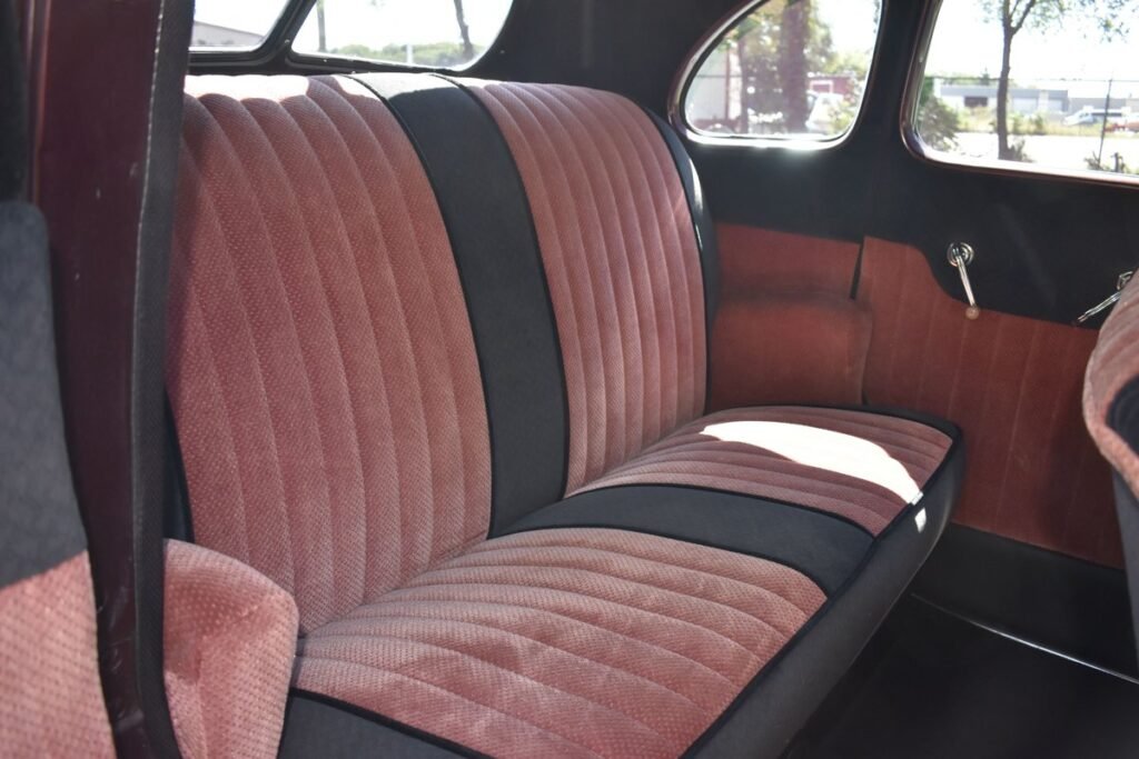 1938 FORD SEDAN
