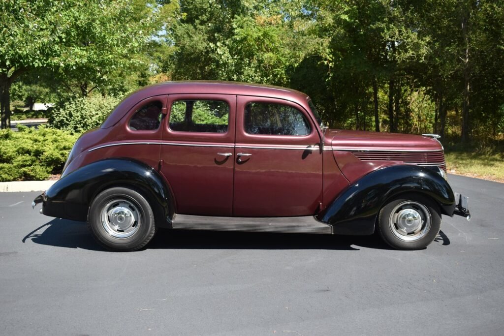 1938 FORD SEDAN