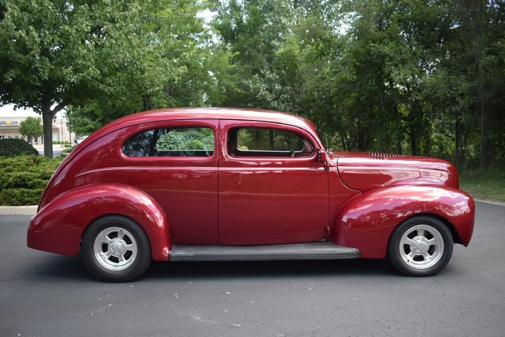 1940 FORD SEDAN